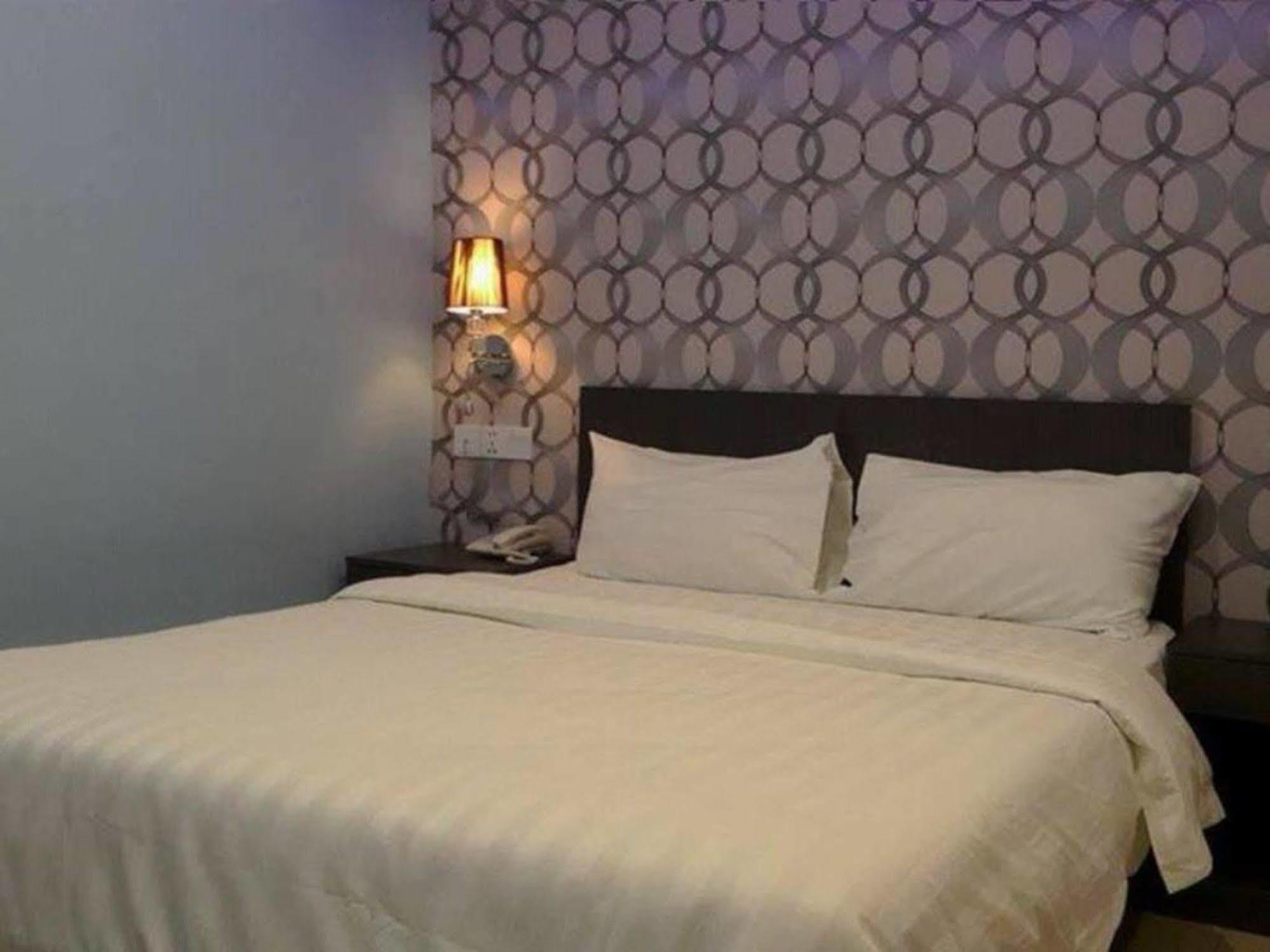 Oyo 176 Hotel Q Inn Petaling Jaya Dış mekan fotoğraf