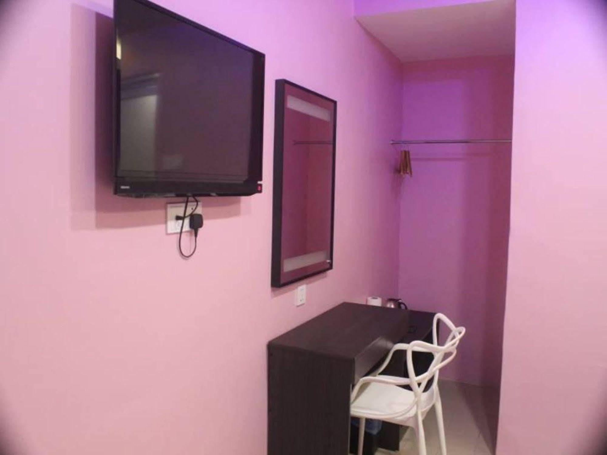 Oyo 176 Hotel Q Inn Petaling Jaya Dış mekan fotoğraf