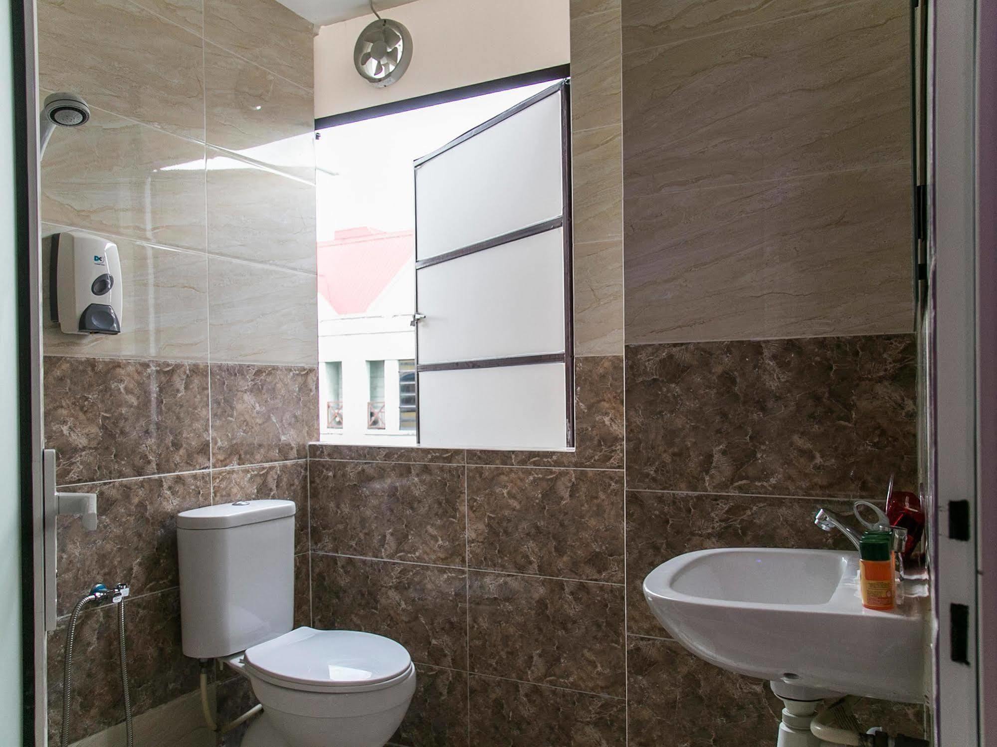Oyo 176 Hotel Q Inn Petaling Jaya Dış mekan fotoğraf