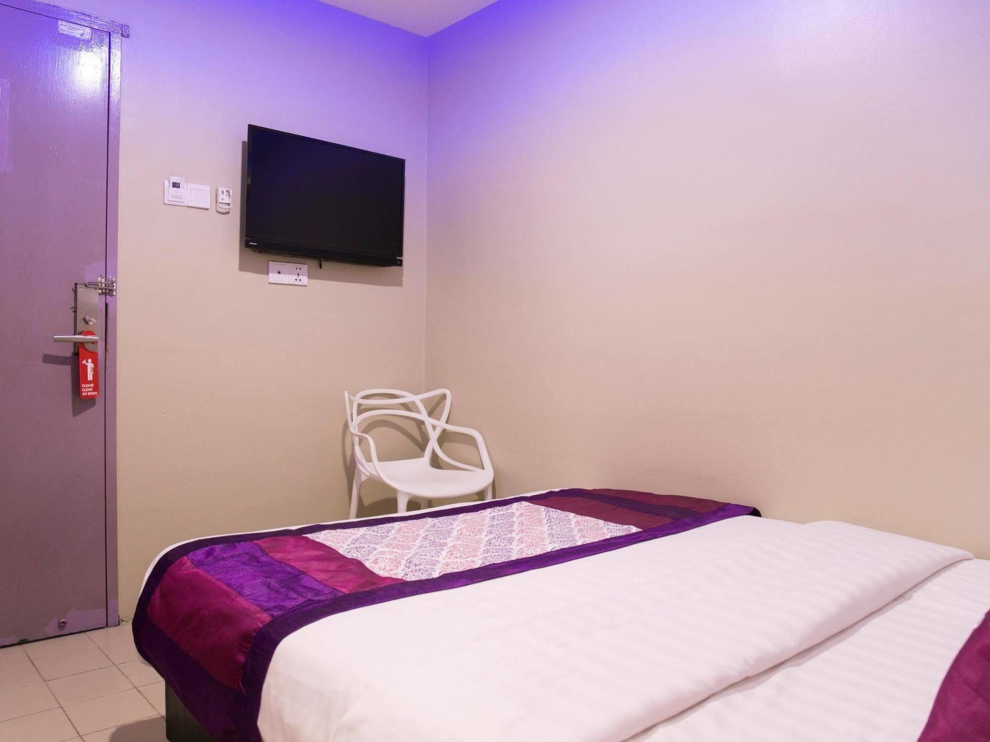 Oyo 176 Hotel Q Inn Petaling Jaya Dış mekan fotoğraf