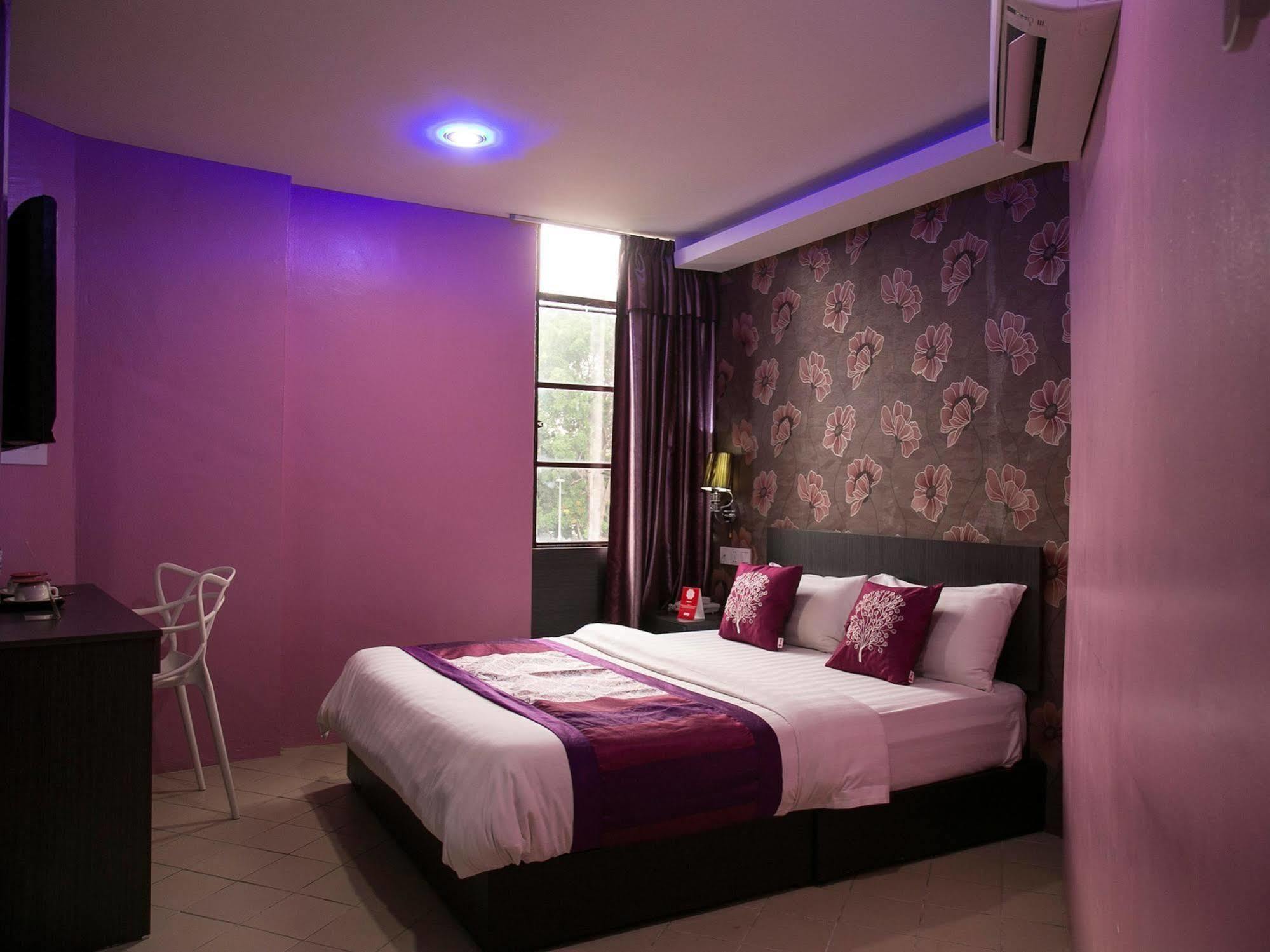 Oyo 176 Hotel Q Inn Petaling Jaya Dış mekan fotoğraf