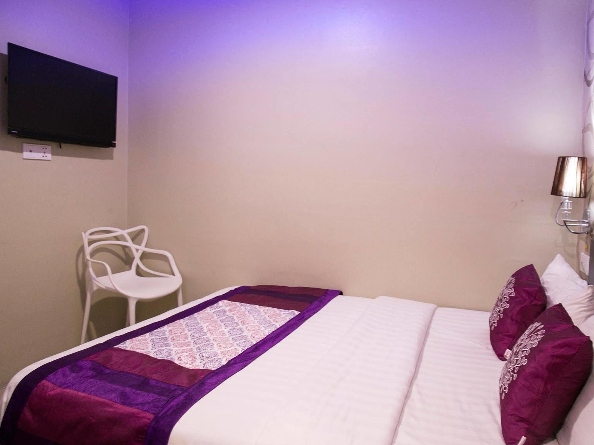 Oyo 176 Hotel Q Inn Petaling Jaya Dış mekan fotoğraf