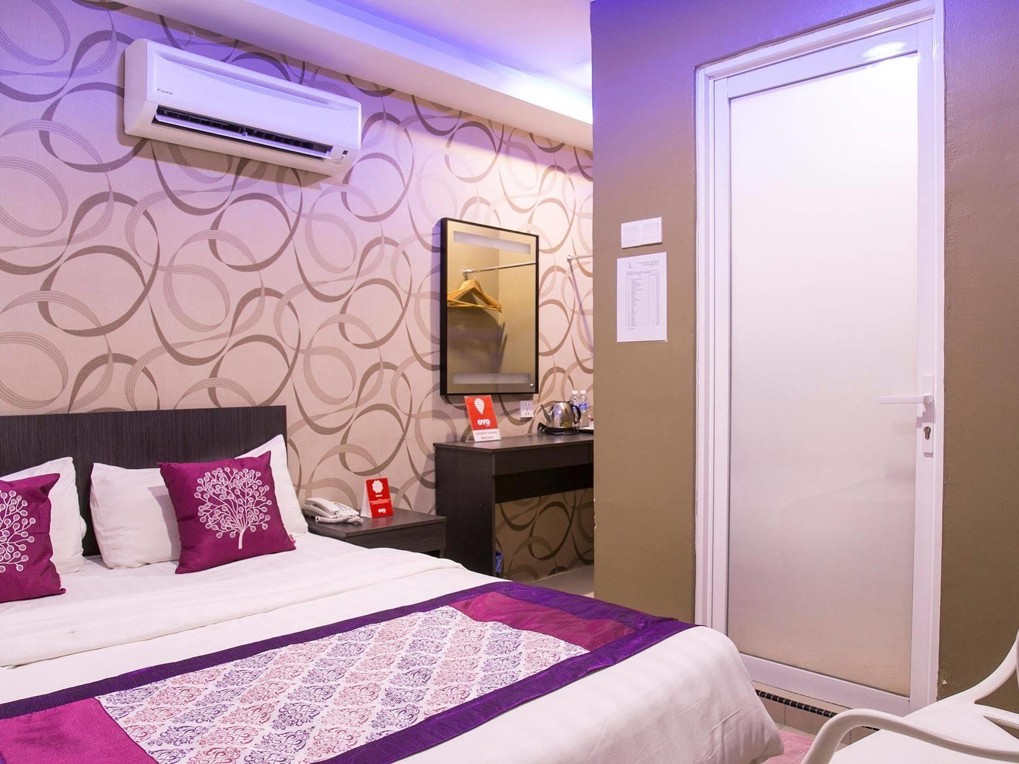 Oyo 176 Hotel Q Inn Petaling Jaya Dış mekan fotoğraf