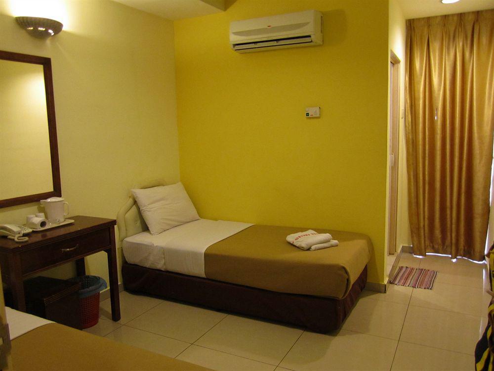 Oyo 176 Hotel Q Inn Petaling Jaya Dış mekan fotoğraf